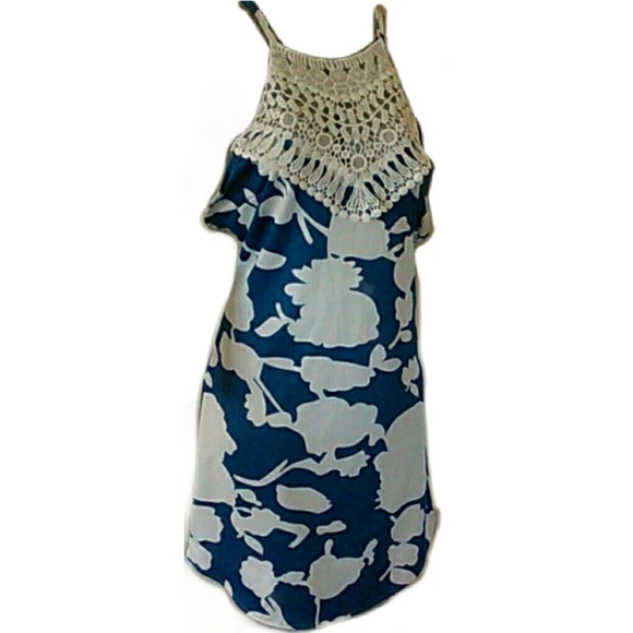 Dresses & Skirts - Lacey and Light strappy summer dress